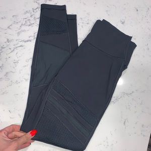 Lululemon size 6 wunder unders